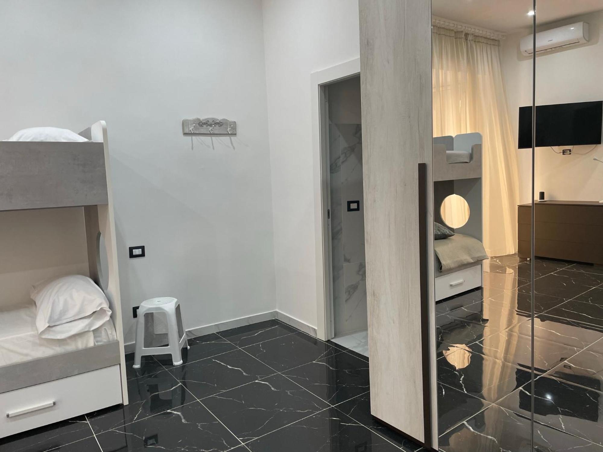 Ludben House Hotel Наполи Екстериор снимка