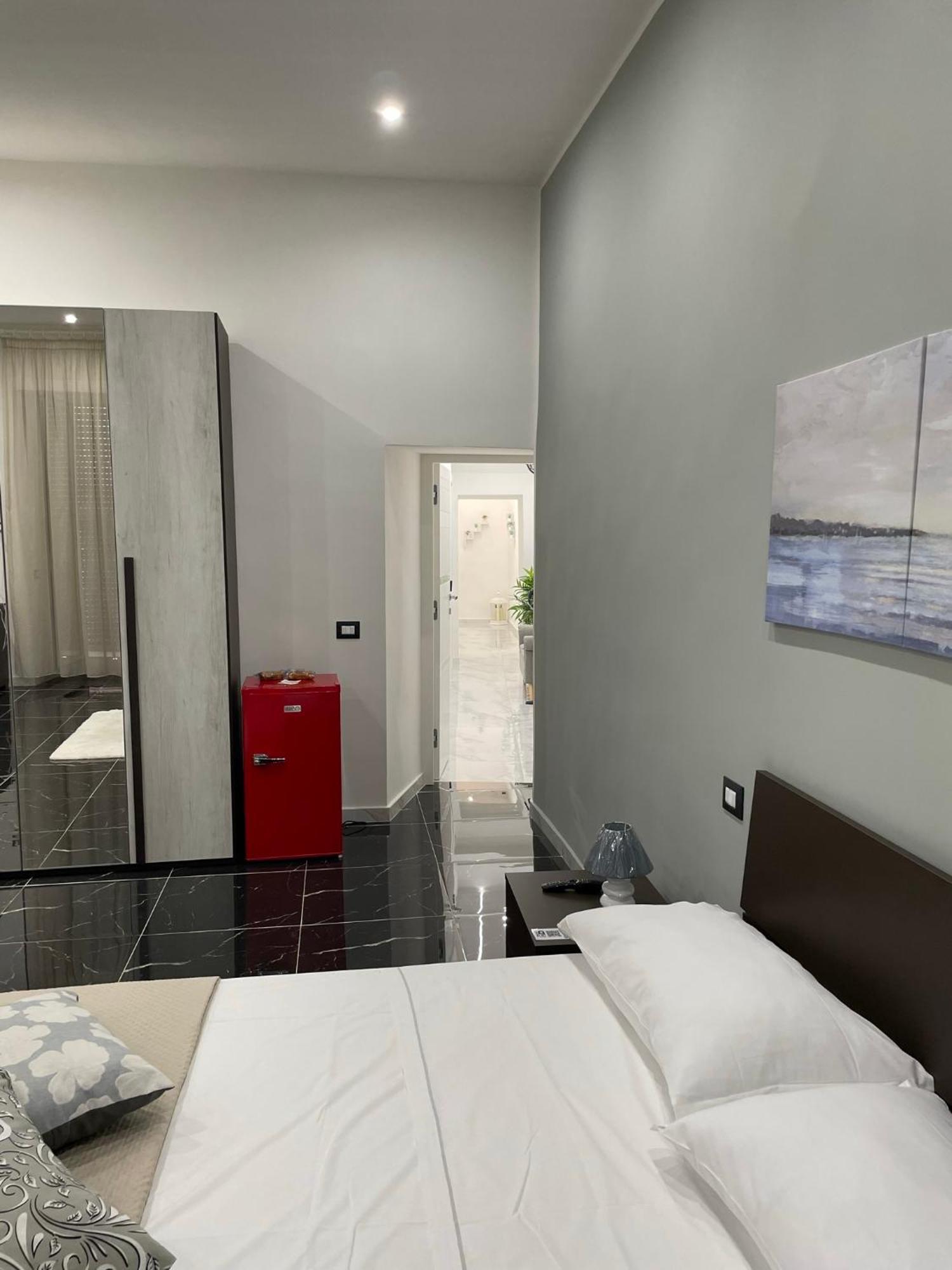 Ludben House Hotel Наполи Екстериор снимка