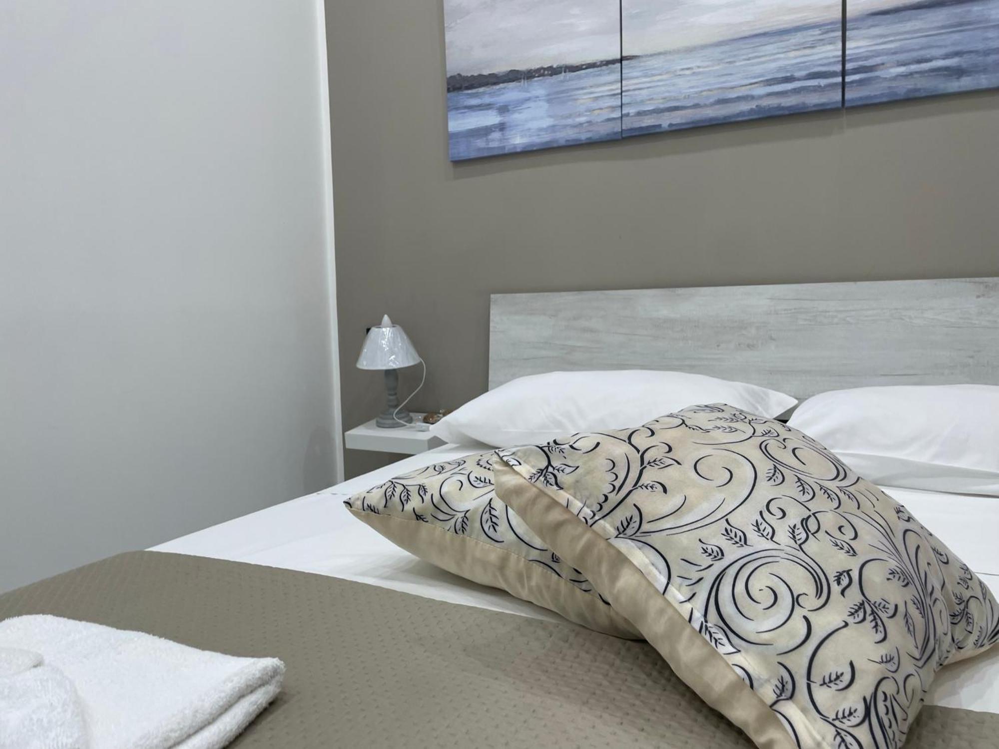 Ludben House Hotel Наполи Екстериор снимка