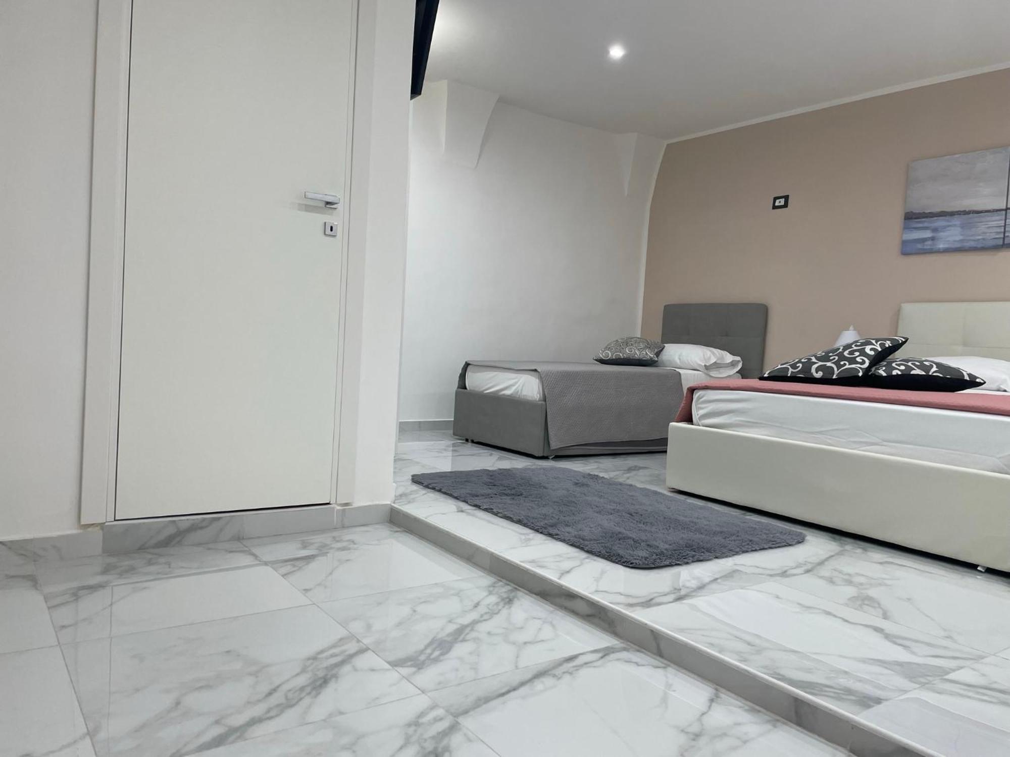 Ludben House Hotel Наполи Екстериор снимка