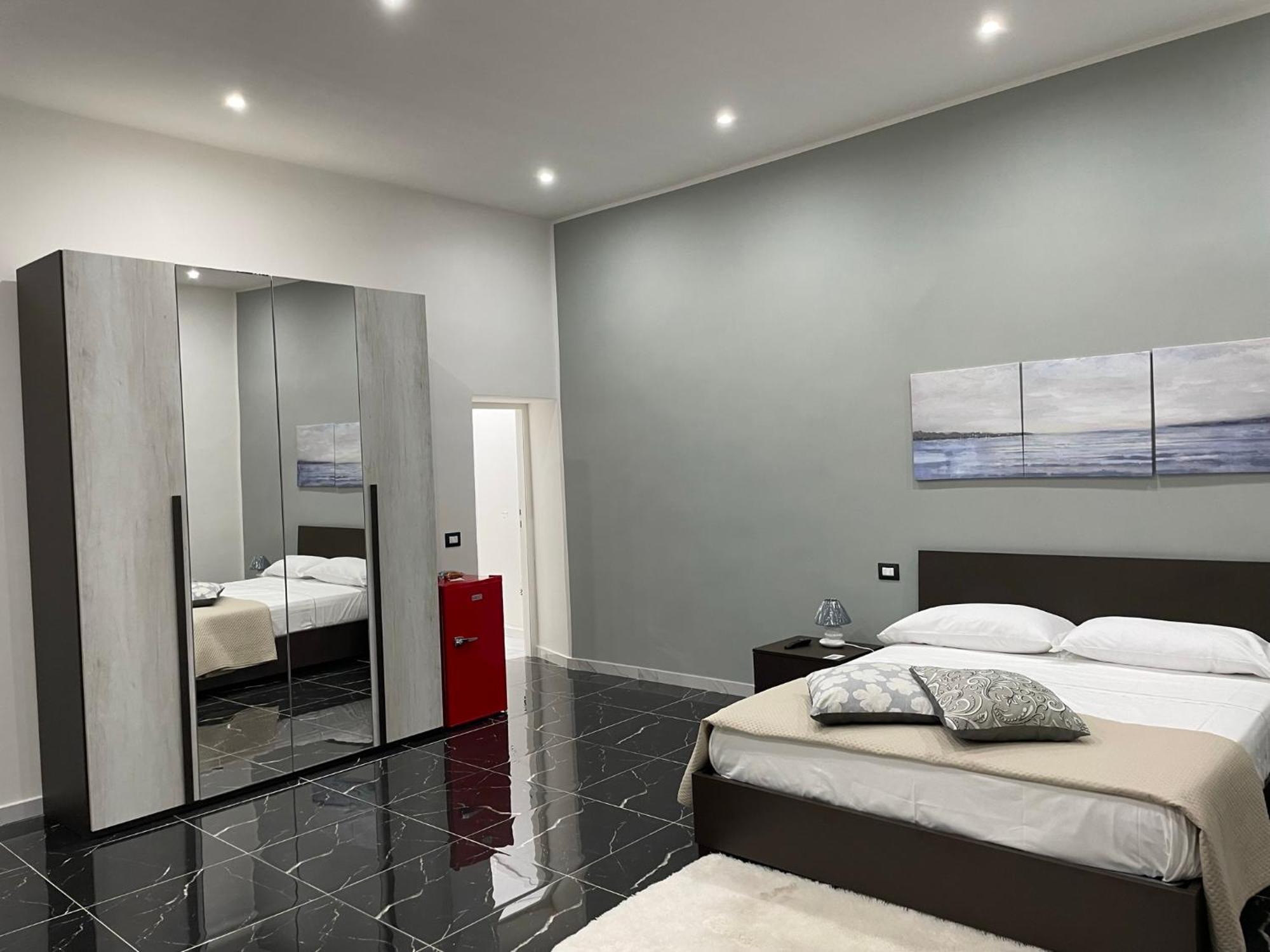 Ludben House Hotel Наполи Екстериор снимка