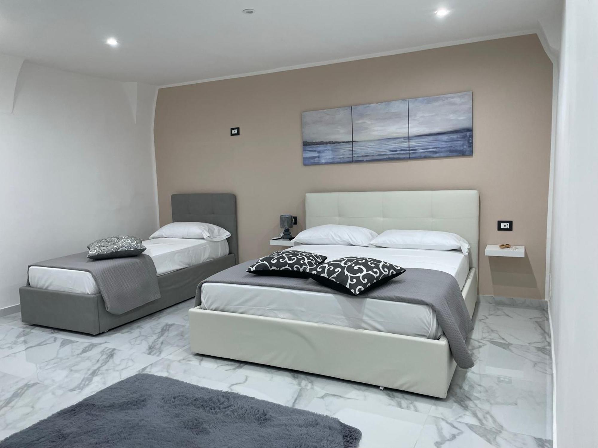 Ludben House Hotel Наполи Екстериор снимка